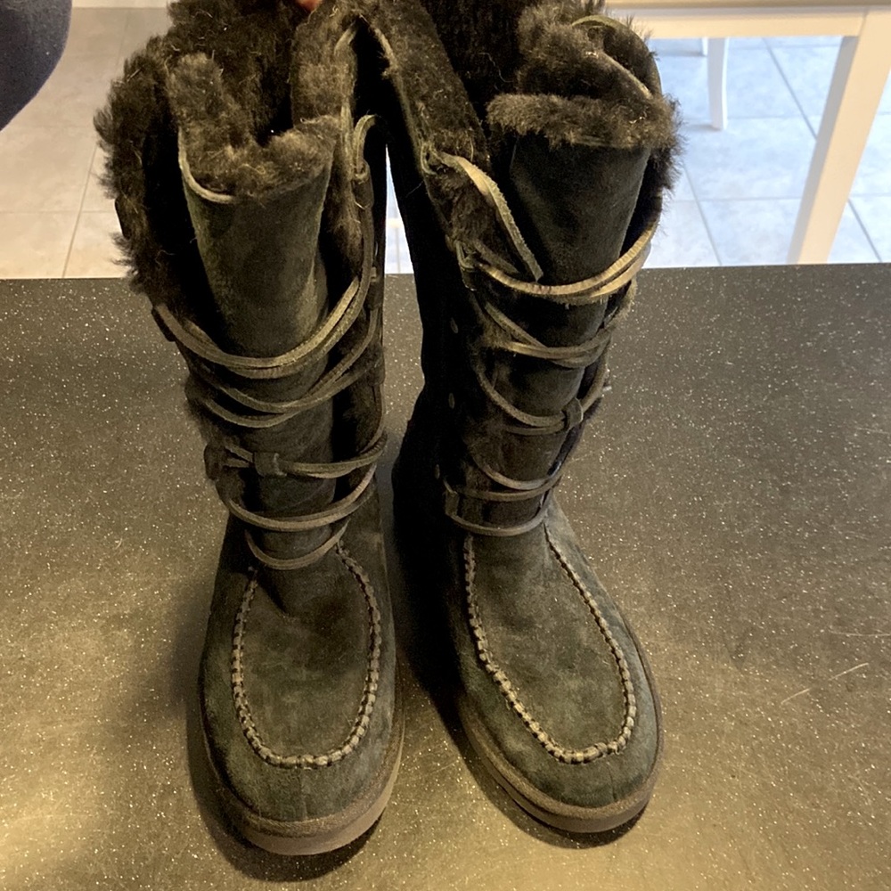 Womens size 7 snow boots